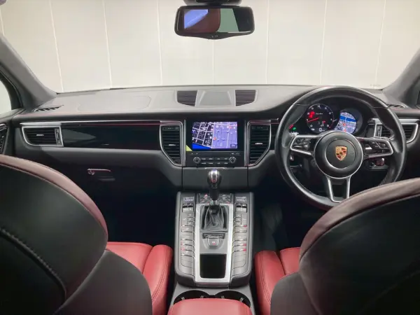 2019 Porsche Macan — photo 2