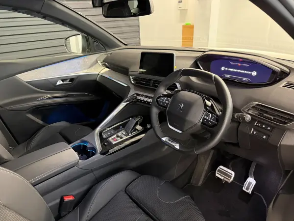 2022 Peugeot 5008 — photo 7 | Tuminion Kenya