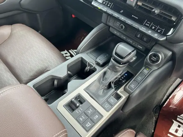 Toyota Land Cruiser 250 2.8 ZX First Edition Diesel Turbo 4WD JBL Sound System Around View Monitor Full-Seg TV Sunroof Round Headlights Wireless Charging Toyota Teammate Leather Seats All-Seat Heater & Cooler Front Power Seats 3rd Row Power Folding Seats (Platinum White Pearl Mica) — photo 9