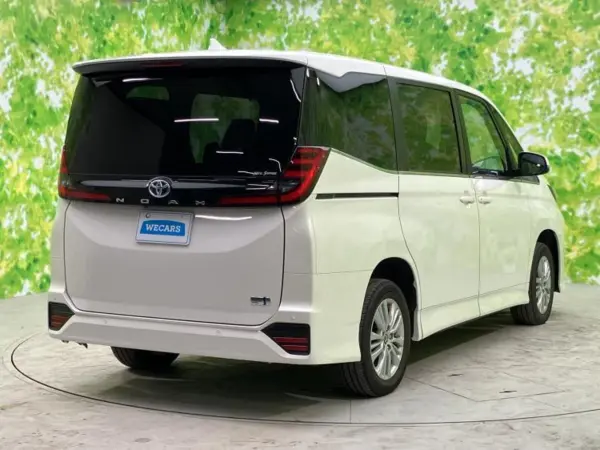 2023 Toyota Noah — photo 3
