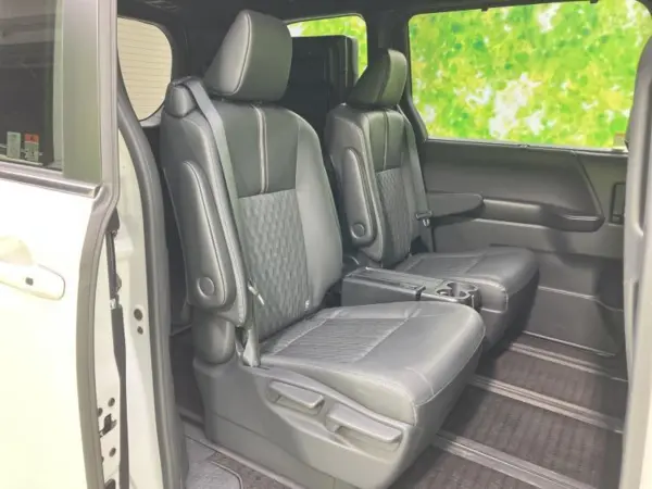 Toyota Noah 1.8 Hybrid S-Z E-Four 4WD — photo 8
