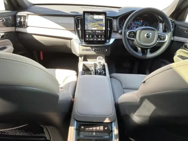 2025 Volvo Xc90 — photo 3