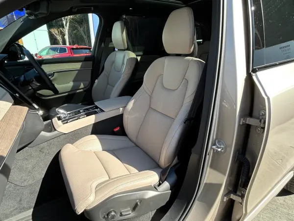 Volvo XC90 Ultra T8 AWD Plug-in Hybrid 4WD — photo 8