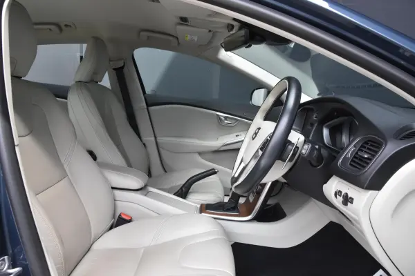2019 Volvo V40 — photo 3