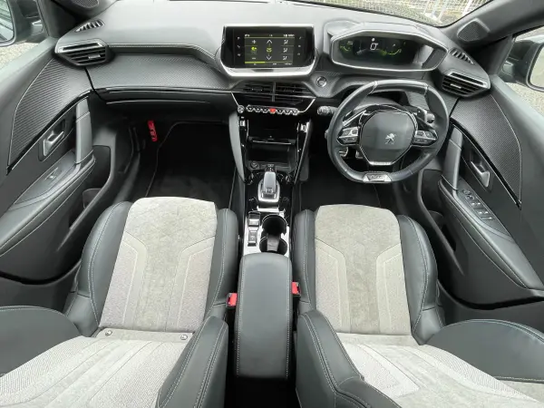 2020 Peugeot 208 — photo 2