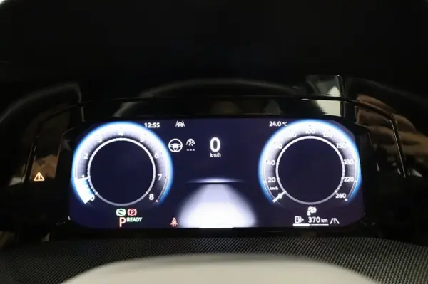 Volkswagen Golf eTSI R-Line — photo 7
