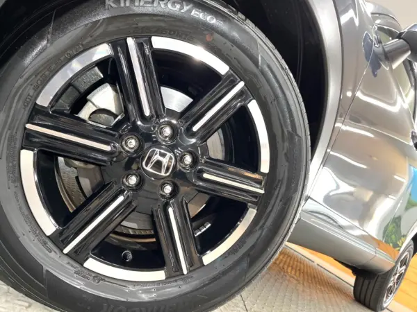2021 Honda Vezel — photo 9 | Tuminion Kenya