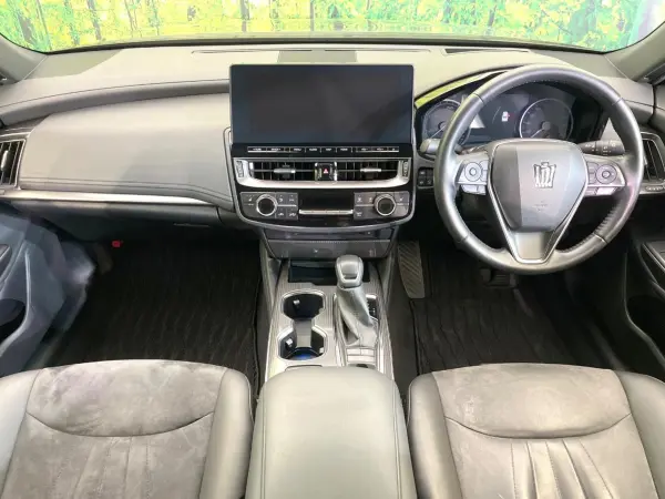 2021 Toyota Crown — photo 2