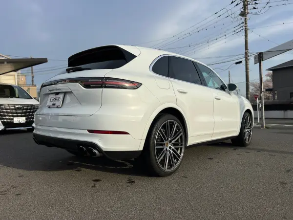 2020 Porsche Cayenne — photo 2