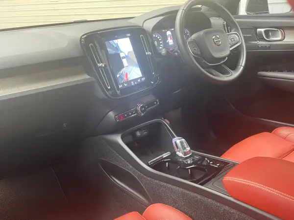 2019 Volvo Xc40 — photo 2 | Tuminion Kenya