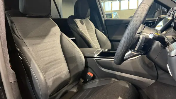 2025 Mercedes-benz Glc — photo 2