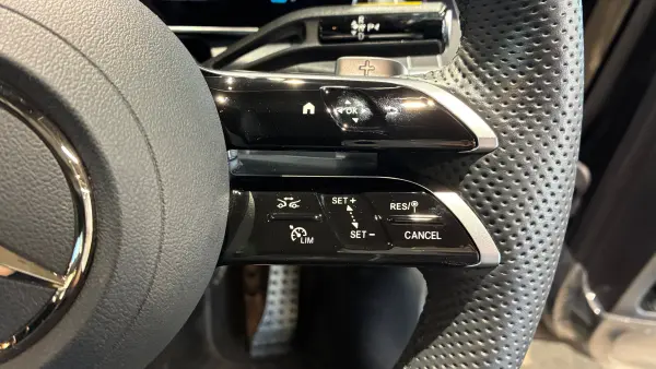 Mercedes-Benz GLC220 d 4Matic (ISG) AMG Line Package Diesel Turbo 4WD MP202502 Obsidian Black Demo Car Non-Smoking Leather EXC PKG Driver's PKG Apple CarPlay Seat Ventilator 20-inch AW Foot Trunk Opener (Obsidian Black) — photo 7