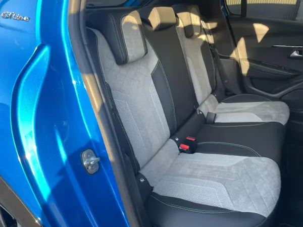 Peugeot 208 GT Line — photo 8
