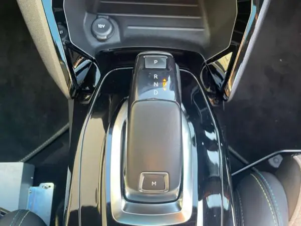 2020 Peugeot 208 — photo 2