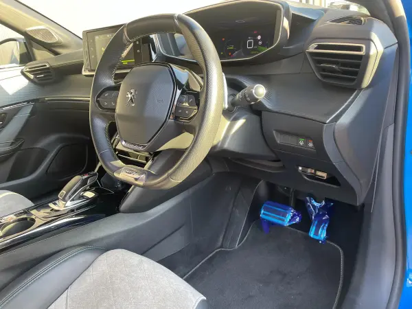 Peugeot 208 GT Line — photo 7