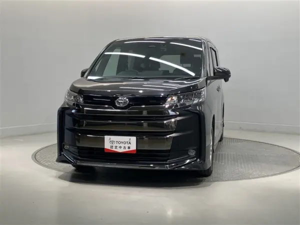 2023 Toyota Noah — photo 2