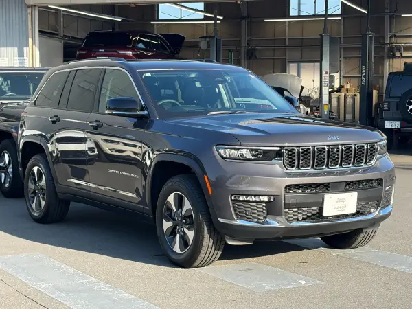 2023 Jeep Grand Cherokee — photo 3
