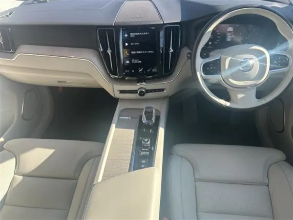 2021 Volvo Xc60 — photo 2