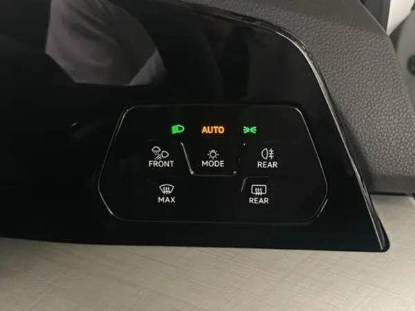 Volkswagen Golf eTSI Active (White) — photo 9