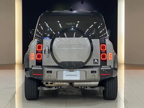 Land Rover Defender 110 X-Dynamic SE 3.0L D350 Diesel Turbo 4WD HAKUBA EDITION 75 Limited Edition 5-Seater Air Suspension Sliding Open Sunroof Fixed Side Steps 20AW 3-Zone AC Digital Mirror Soft Close Tail Door Privacy Glass Body Color Spare Wheel Cover (Silicon Silver M / Black Roof) — photo 8