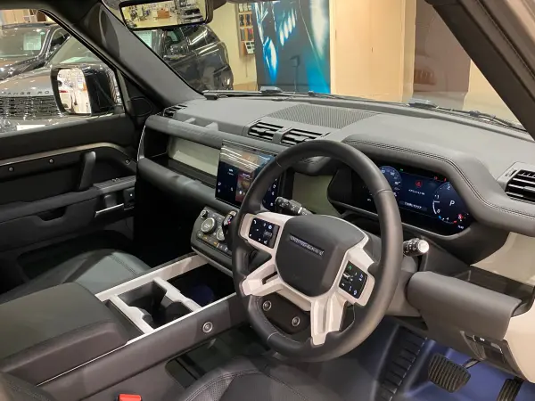 2025 Landrover Defender — photo 2