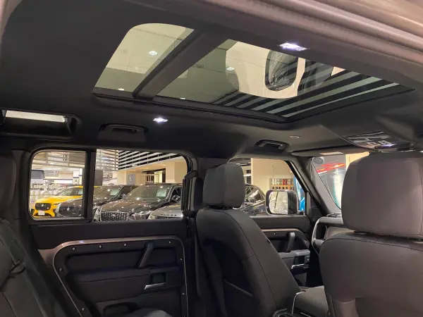 2025 Landrover Defender — photo 3