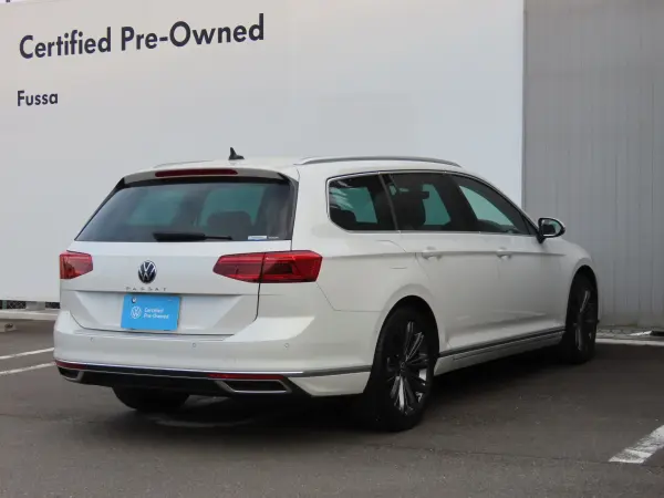 2021 Volkswagen Passat — photo 2