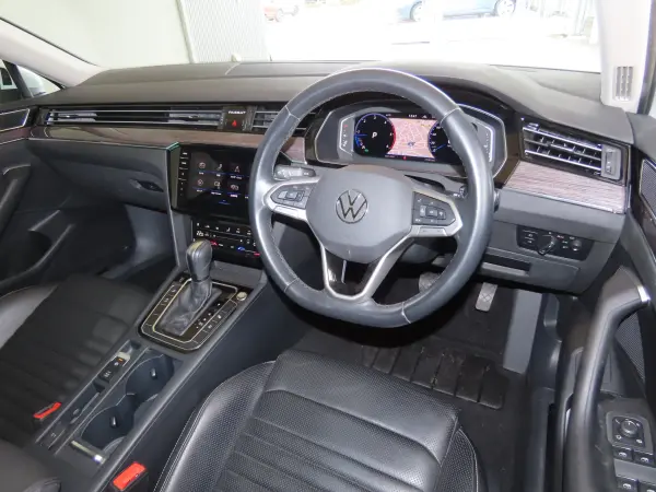2021 Volkswagen Passat — photo 3