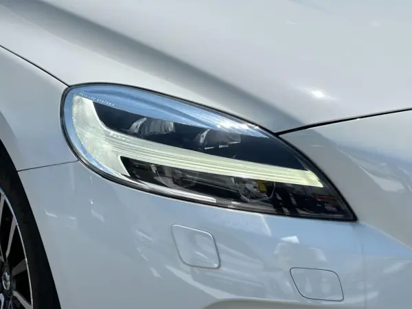 Volvo V40 T3 Tack Edition Certified Used Car / Black Fabric Seat / Front Seat Heater / Genuine Navigation / TV / Bluetooth / Backup Camera / Collision Mitigation Brake / Cruise Control / LED Headlight / ETC (Ice White) — photo 9