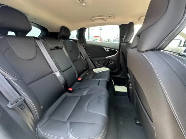 2019 Volvo V40 — photo 3