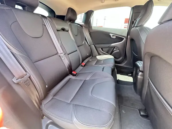 Volvo V40 T3 Tack Edition Certified Used Car / Black Fabric Seat / Front Seat Heater / Genuine Navigation / TV / Bluetooth / Backup Camera / Collision Mitigation Brake / Cruise Control / LED Headlight / ETC (Ice White) — photo 7