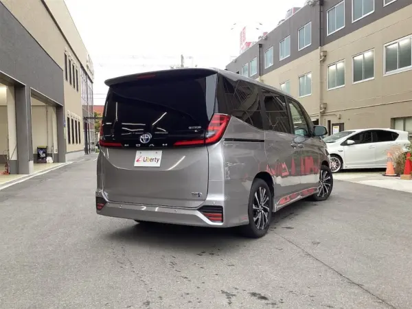2025 Toyota Noah — photo 9 | Tuminion Kenya