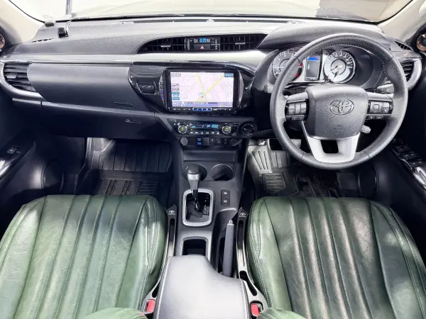 2020 Toyota Hilux — photo 2