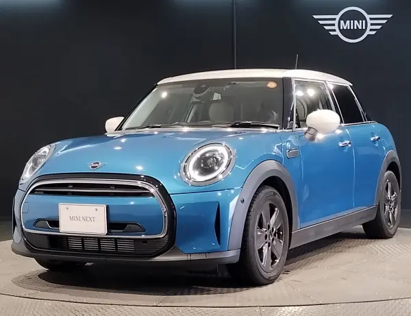 Mini Cooper D 5 Door Premium Plus Package DCT One Owner Active Cruise Control LED Headlights Backup Camera Front/Rear PDC Sensors Digital Meter Seat Heater Mirror Type ETC Onboard Unit Comfort Access Apple CarPlay F55 (Island Blue Metallic) — thumbnail 1