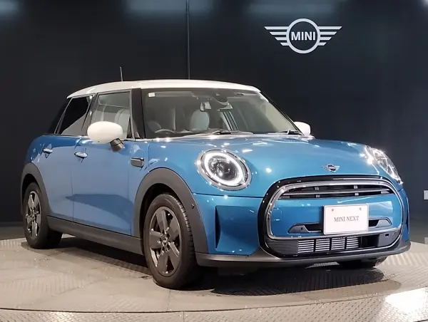Mini Cooper D 5 Door Premium Plus Package DCT One Owner Active Cruise Control LED Headlights Backup Camera Front/Rear PDC Sensors Digital Meter Seat Heater Mirror Type ETC Onboard Unit Comfort Access Apple CarPlay F55 (Island Blue Metallic) — photo 7
