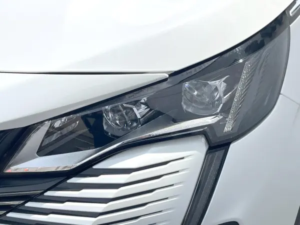 Peugeot 5008 GT BlueHDi Red Nappa Diesel Turbo Special Edition Red Nappa Leather Seat Panoramic Sunroof Apple CarPlay Full Seg 360 Degree Vision Adaptive Cruise Power Seat Seat Heater Genuine 18 Inch AW ETC Non-Smoking Car (Pearl White) — photo 8