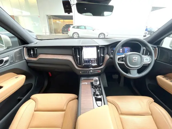 2023 Volvo Xc60 — photo 2