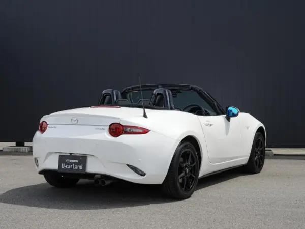 2021 Mazda Roadster — photo 2