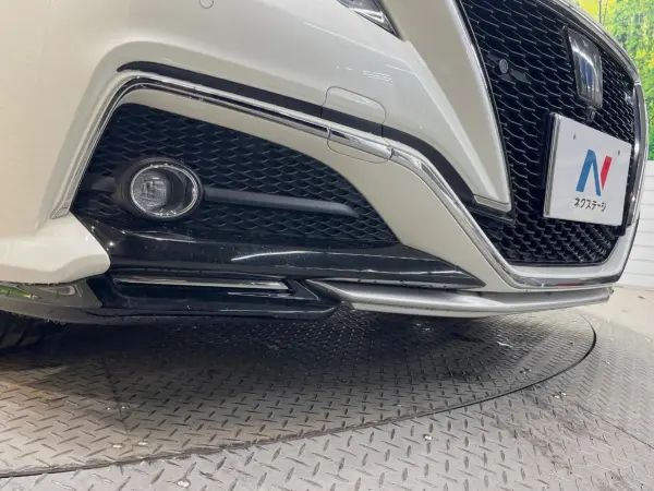 2020 Toyota Crown — photo 3