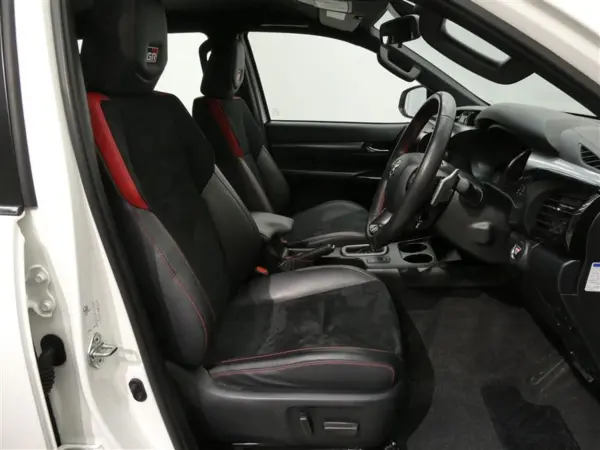 2023 Toyota Hilux — photo 9 | Tuminion Kenya