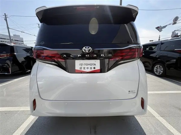 2025 Toyota Alphard — photo 2