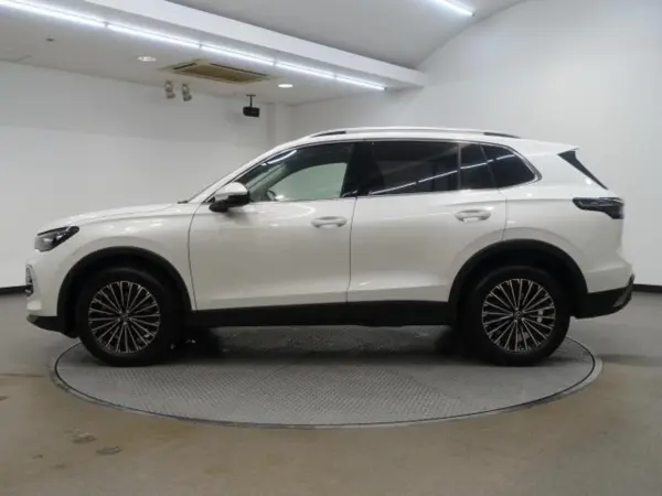 2025 Volkswagen Tiguan — photo 2