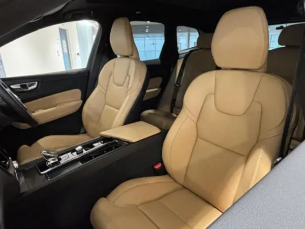 Volvo XC60 Recharge Ultimate T6 AWD Plug-in Hybrid 4WD — photo 9