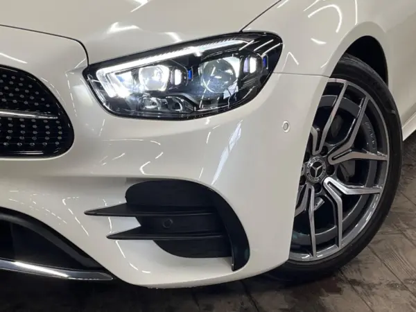Mercedes-Benz E-Class Wagon E200 Sport (BSG Model) Panoramic Sliding Roof AMG Line Interior Package Exclusive Package Power Seat with Memory Genuine Navigation Digital TV 360-Degree Camera System Radar Safety Package ETC (Diamond White (M)) — photo 8