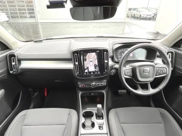 2021 Volvo Xc40 — photo 2