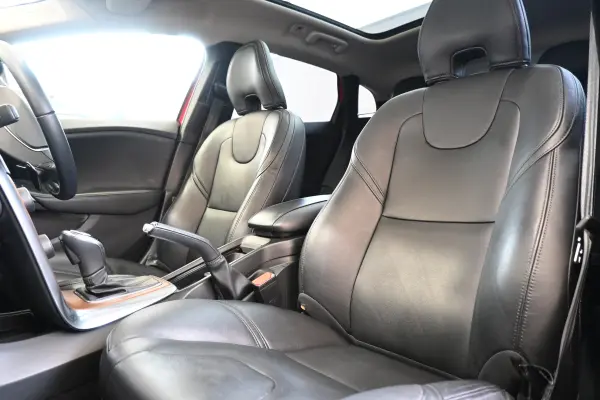 2020 Volvo V40 — photo 7 | Tuminion Kenya