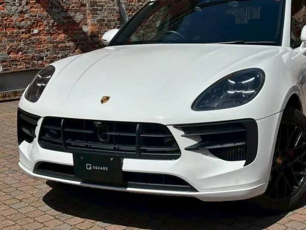 2021 Porsche Macan — photo 2