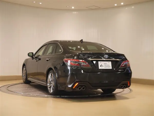 2021 Toyota Crown — photo 3