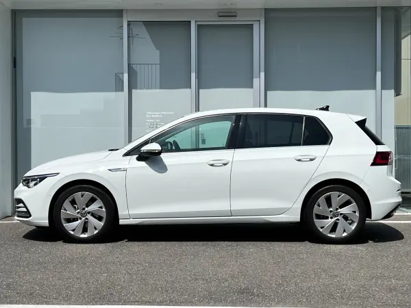 2021 Volkswagen Golf — photo 2