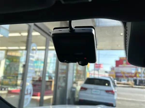 Mercedes-Benz E-Class E200 Sport (BSG Model) MP202301 Genuine Navigation Sunroof ETC2.0 Dashcam (White) — photo 7